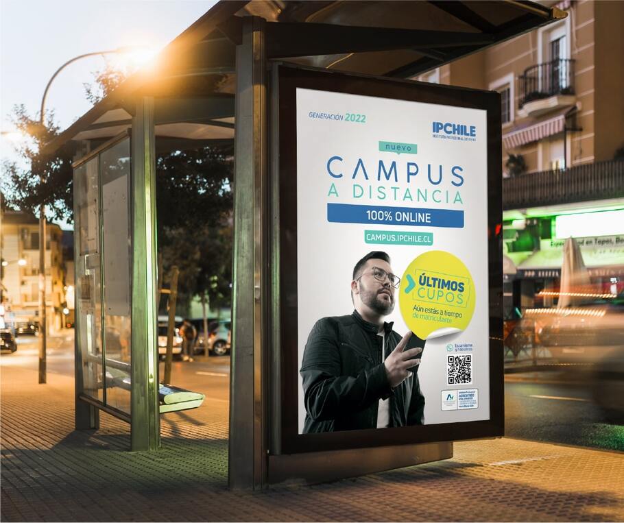 Campaña de IP Chile en un soporte de publicidad en la vía pública